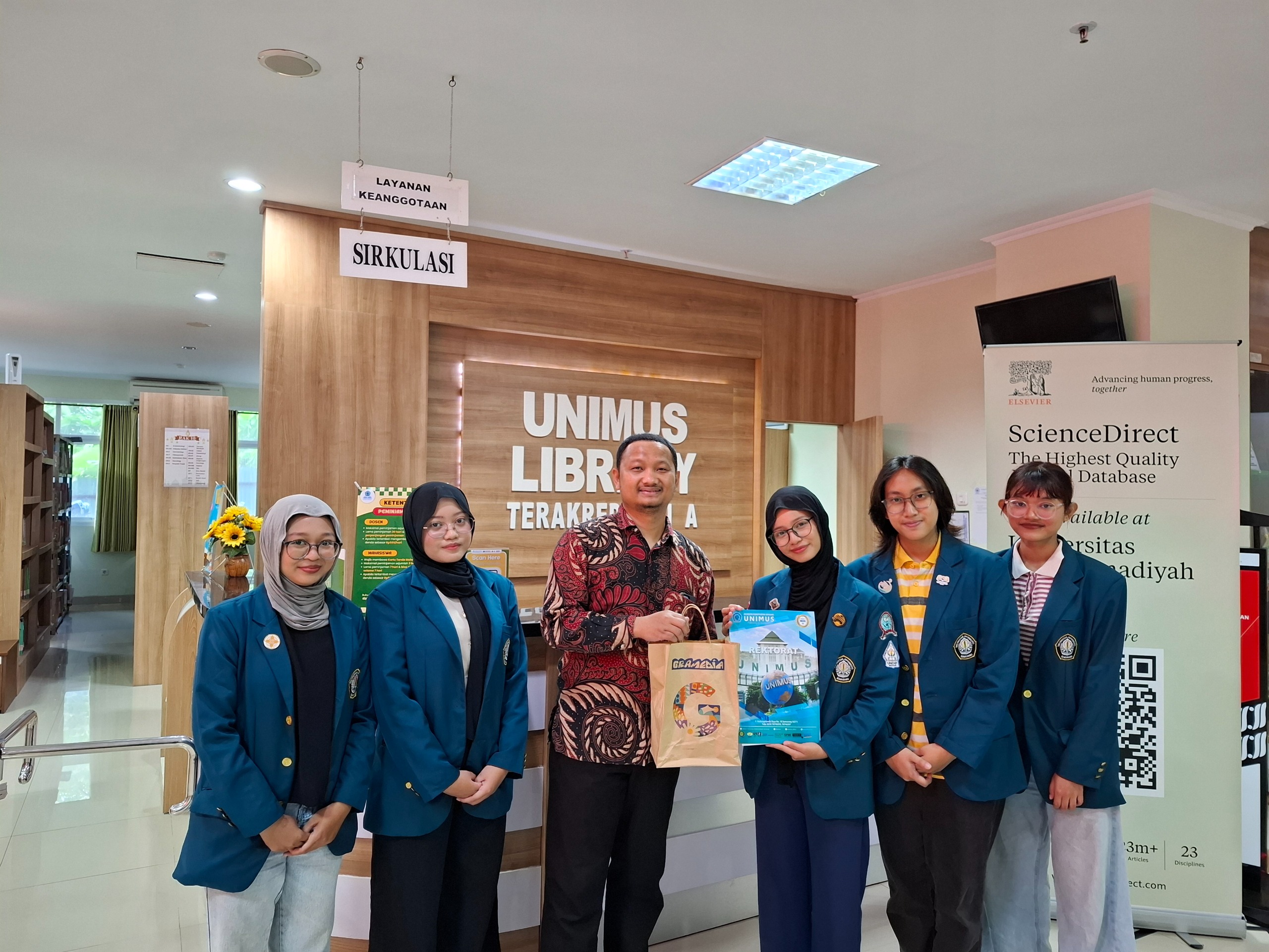 Perpustakaan UNIMUS Menerima Hibah Buku dari Mahasiswa Universitas Diponegoro
