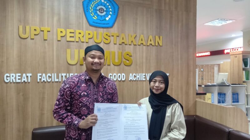 Penandatanganan Serah Terima Maskot Perpustakaan UNIMUS