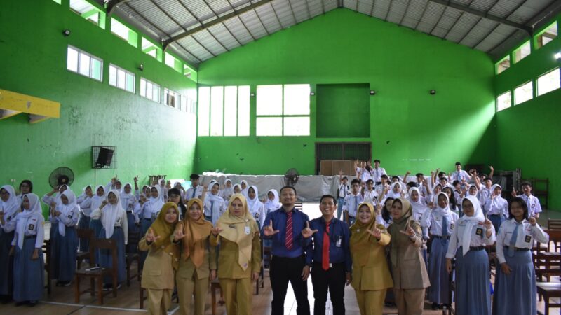 Membangun Generasi Literat Bersama Perpustakaan UNIMUS di SMA Negeri 2 Mranggen